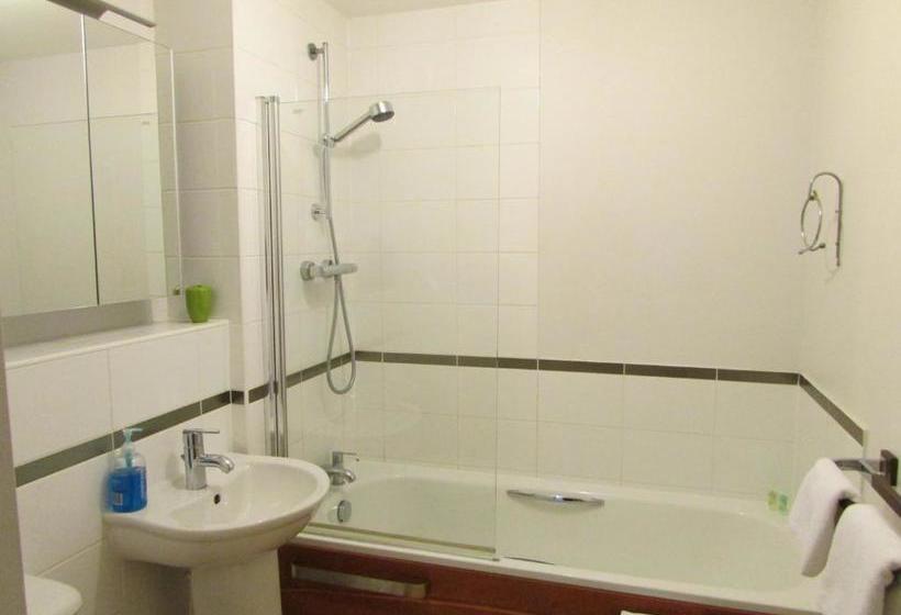 ホテル Cheltenham Luxury Apartments