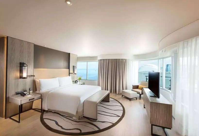 فندق Conrad Manila