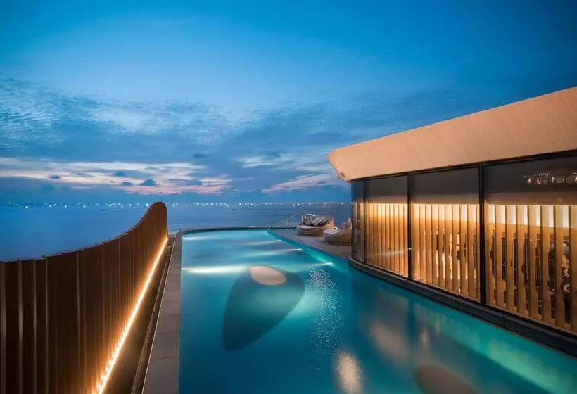 فندق Conrad Manila