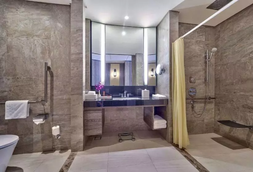 فندق Conrad Manila