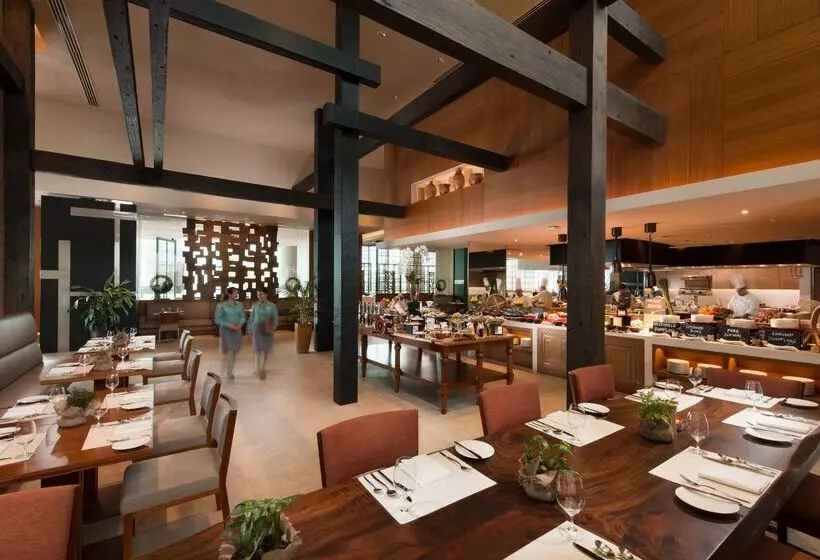 فندق Conrad Manila