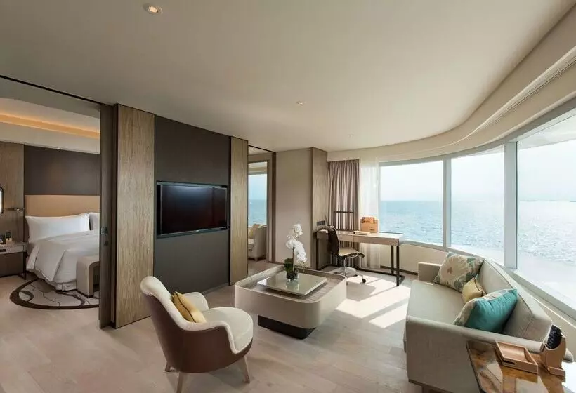 فندق Conrad Manila