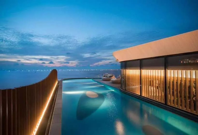 فندق Conrad Manila