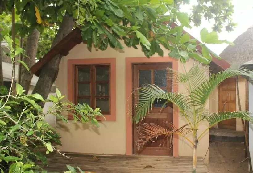 هتل Devocean Eco Adventure Lodge