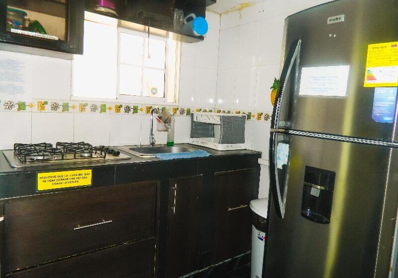 هتل Hostel Stingray