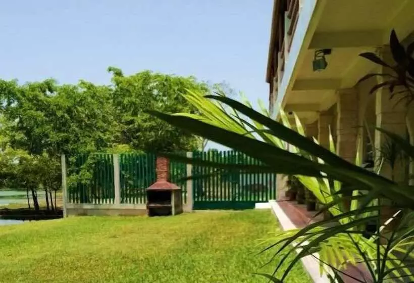 Hotel Laguna Encantada