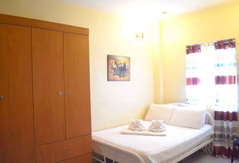 Отель Piazza Luna Tower