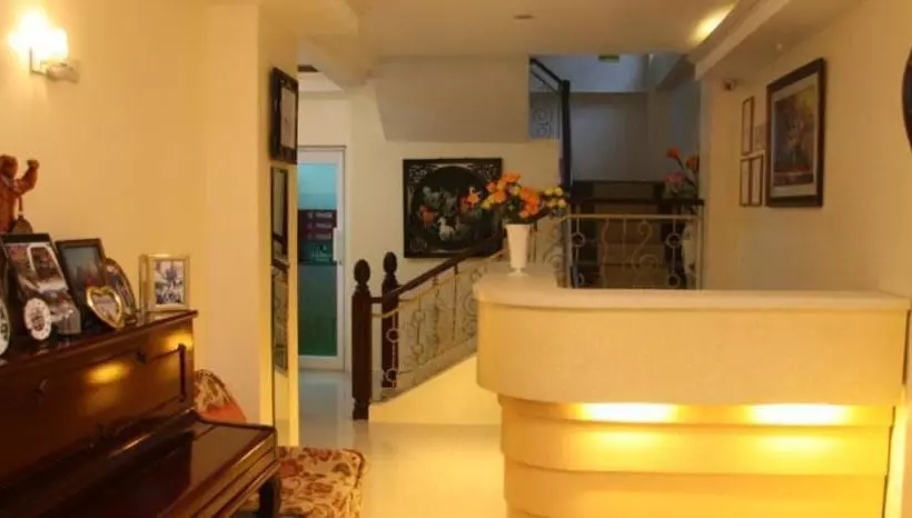 Отель Piazza Luna Tower