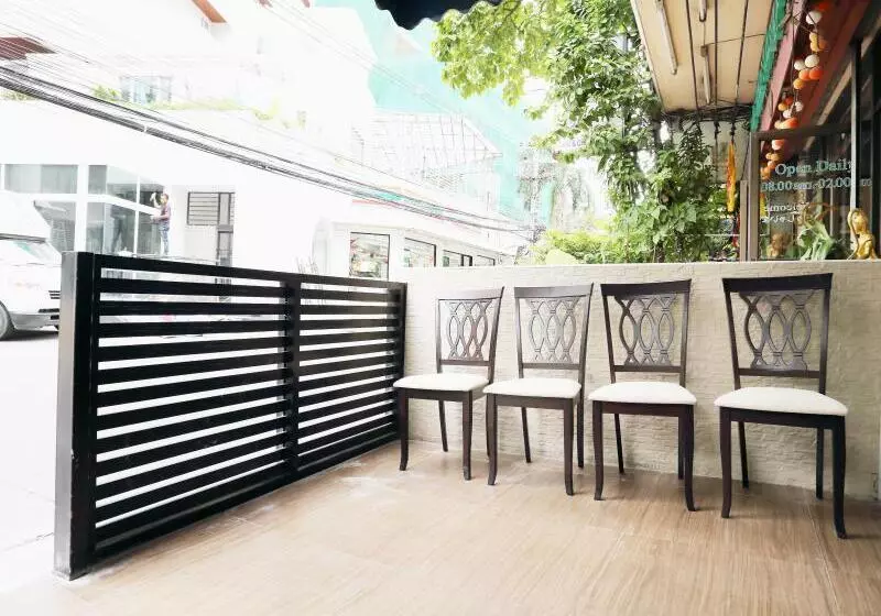 בית מלון כפרי Sukhumvit 20 Guest House