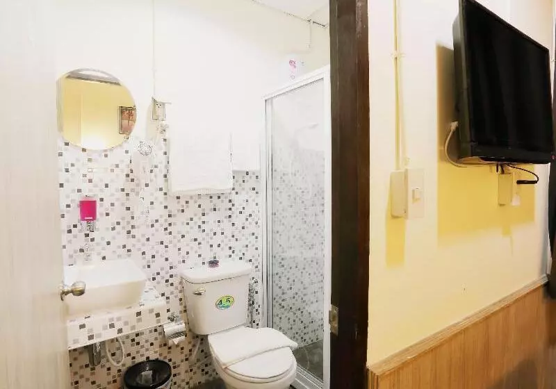 בית מלון כפרי Sukhumvit 20 Guest House