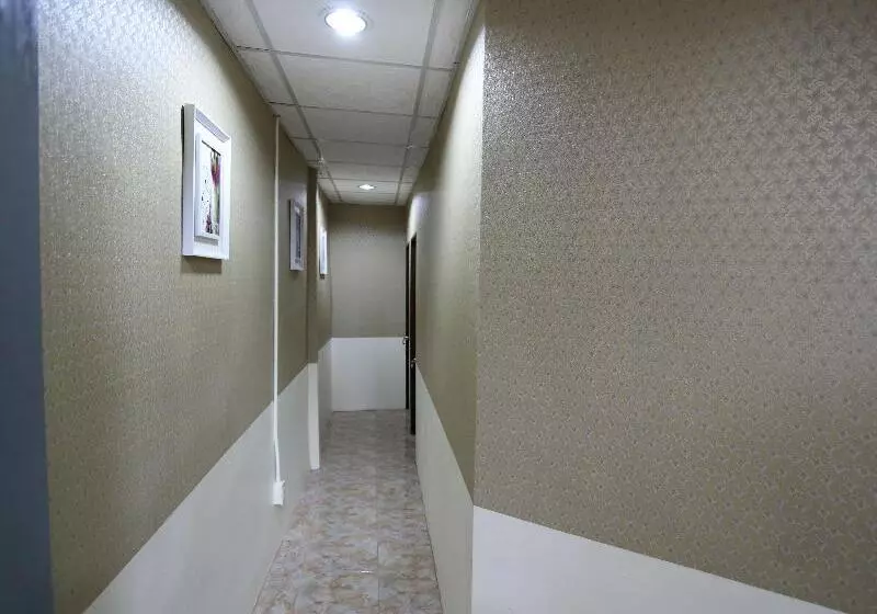 בית מלון כפרי Sukhumvit 20 Guest House