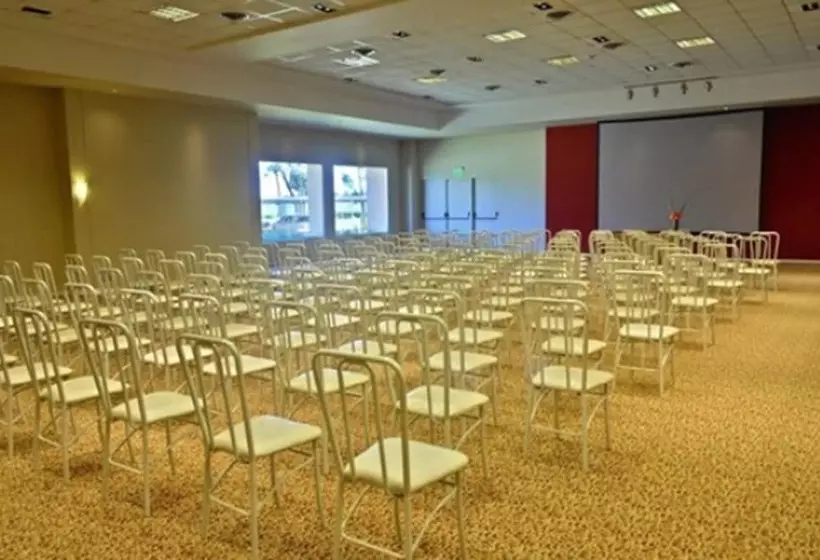 Howard Johnson Hotel Piedras Moras