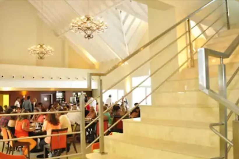 Howard Johnson Hotel Piedras Moras