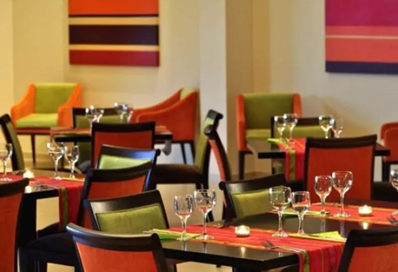 Howard Johnson Hotel Piedras Moras