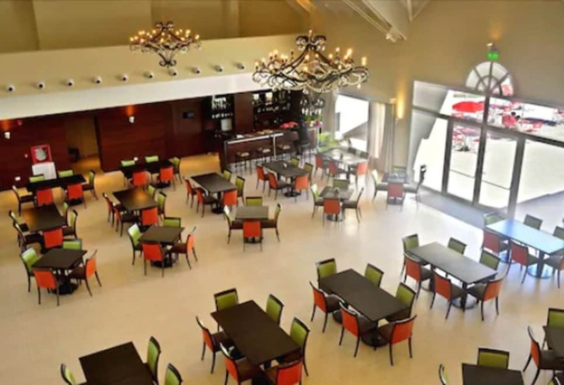 Howard Johnson Hotel Piedras Moras