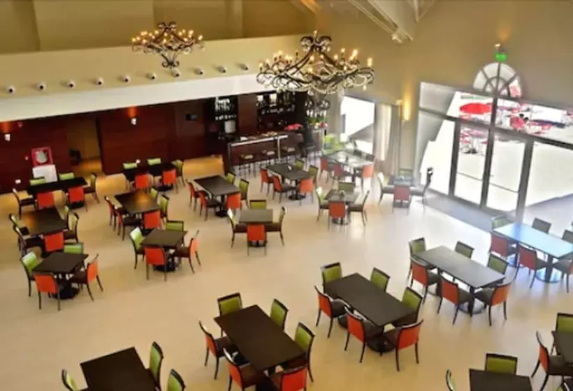 Howard Johnson Hotel Piedras Moras