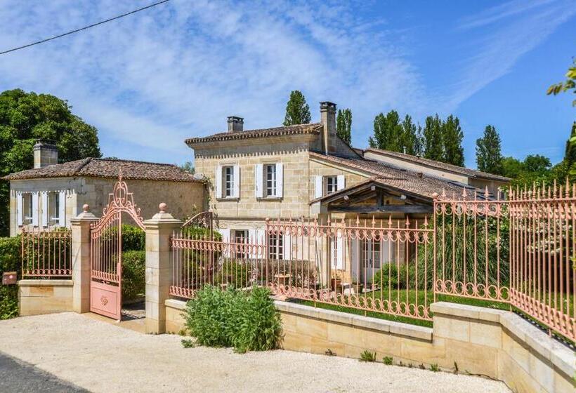بنسيون La Closerie De Fronsac