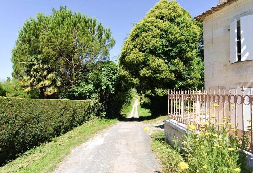 بنسيون La Closerie De Fronsac
