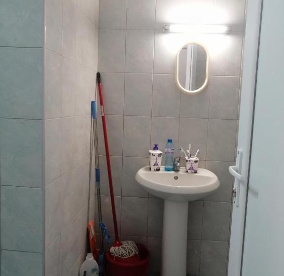 апартамент с изглед към морето и външен басейн