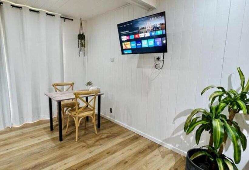 פנסיון Coastal Retreat: Cosy Studio Suite Near The Shore