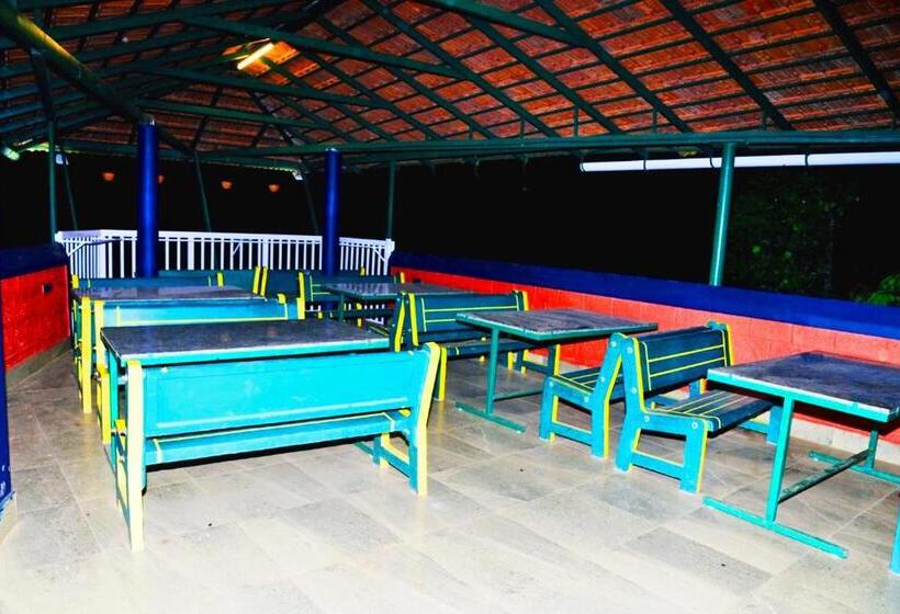 בית מלון כפרי Agastya Lake View Coorg Homestay