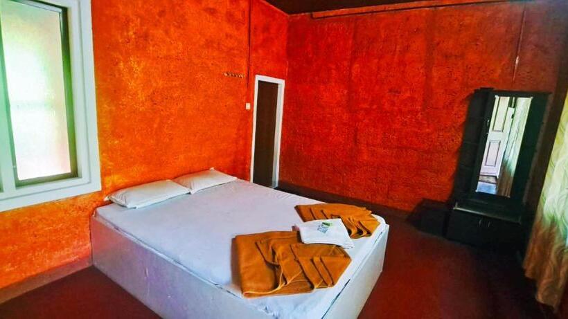 בית מלון כפרי Agastya Lake View Coorg Homestay