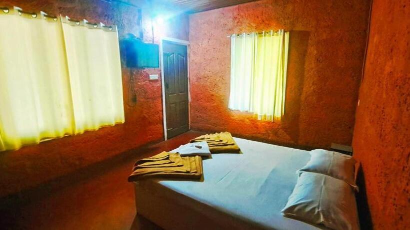 בית מלון כפרי Agastya Lake View Coorg Homestay