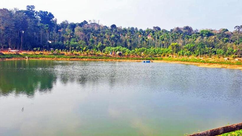 בית מלון כפרי Agastya Lake View Coorg Homestay