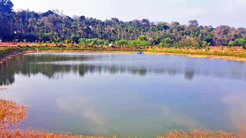 בית מלון כפרי Agastya Lake View Coorg Homestay