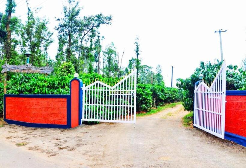 בית מלון כפרי Agastya Lake View Coorg Homestay