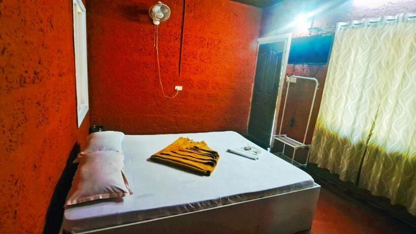 בית מלון כפרי Agastya Lake View Coorg Homestay