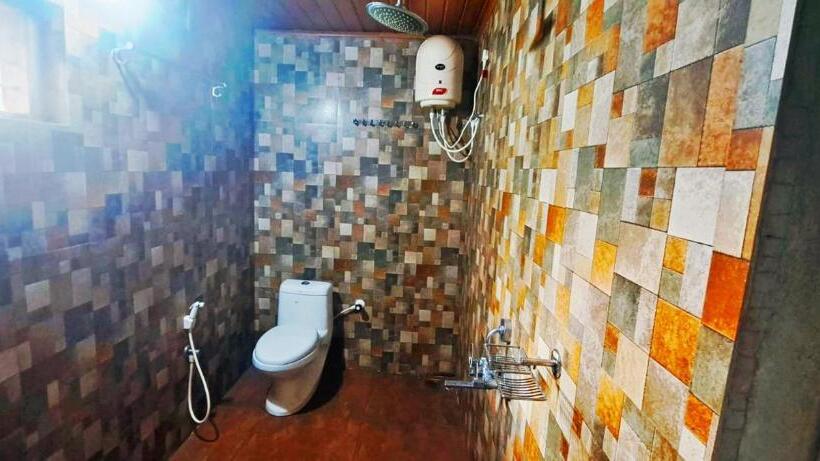 בית מלון כפרי Agastya Lake View Coorg Homestay