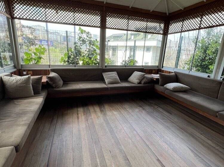 ホテル Near Suites