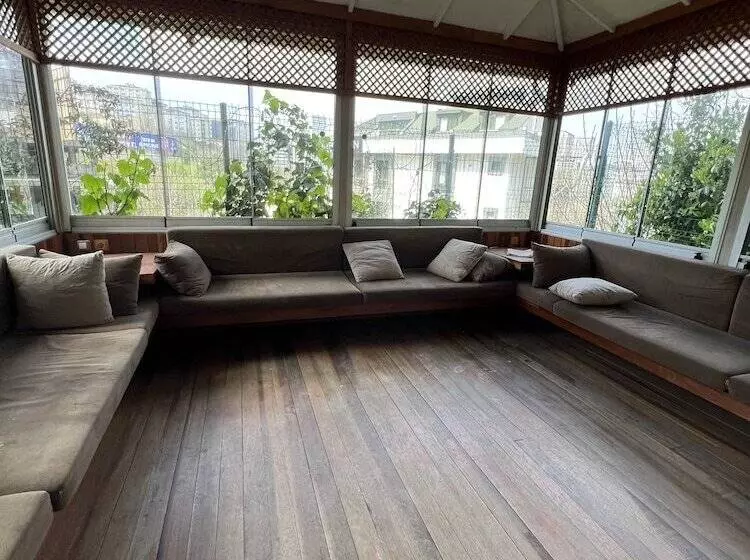 ホテル Near Suites