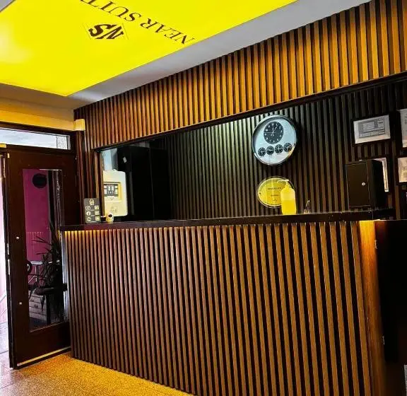 Hotelli Near Suites