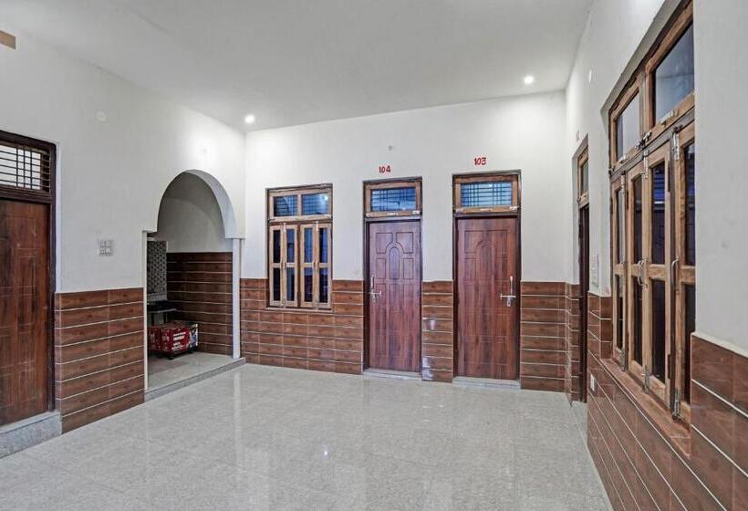 בית מלון כפרי Oyo Flagship 81122  Midtown