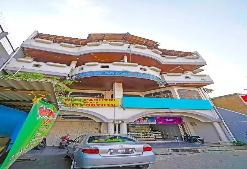 Hotelli Spot On 92453 Wisma Galaxy