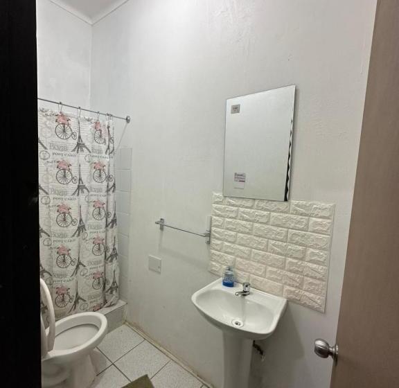 پانسیون Hostal Antonella Los Angeles