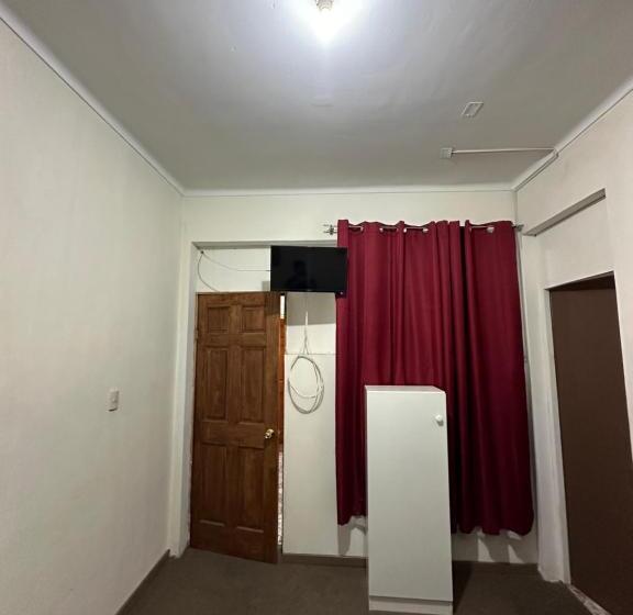 پانسیون Hostal Antonella Los Angeles