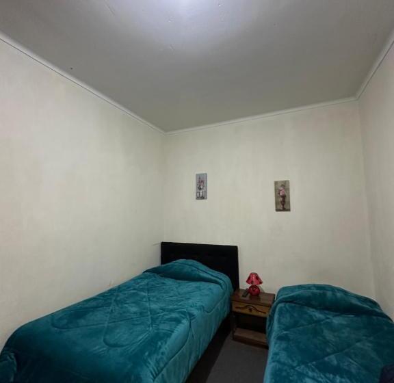 پانسیون Hostal Antonella Los Angeles