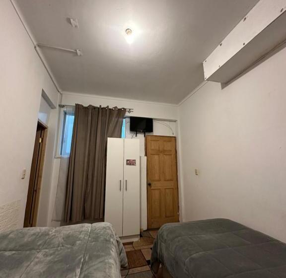 پانسیون Hostal Antonella Los Angeles