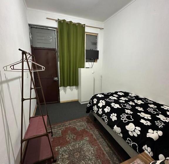 پانسیون Hostal Antonella Los Angeles