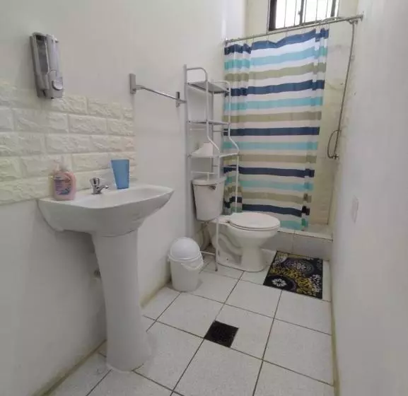 ペンション Hostal Antonella Los Angeles