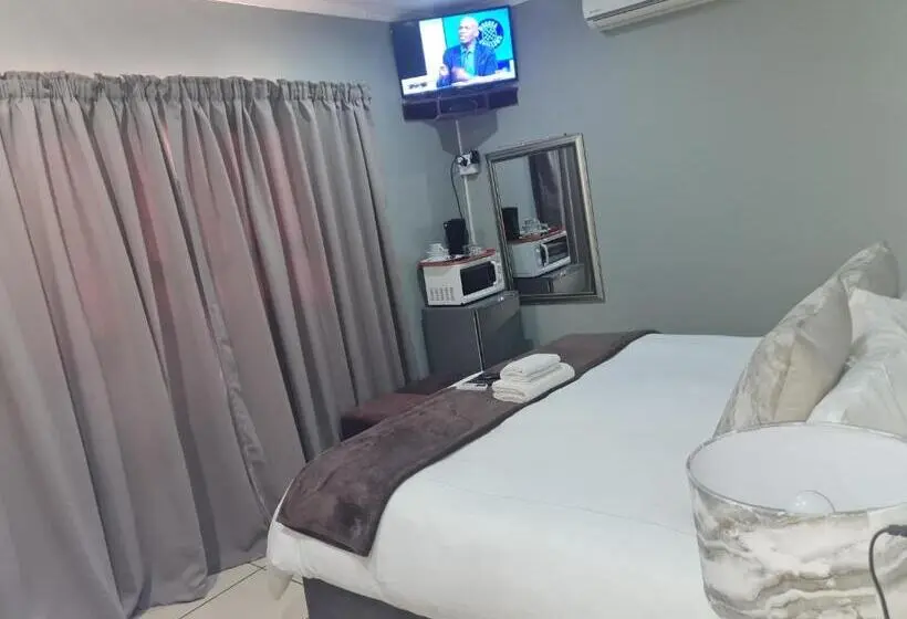 ペンション Monate Bnb