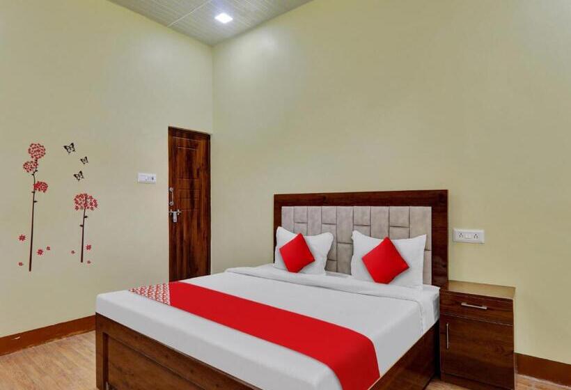 בית מלון כפרי Oyo Flagship 81077 Madhuraj Banquet And Lawn