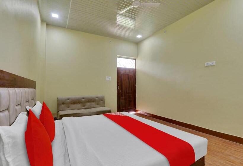 בית מלון כפרי Oyo Flagship 81077 Madhuraj Banquet And Lawn