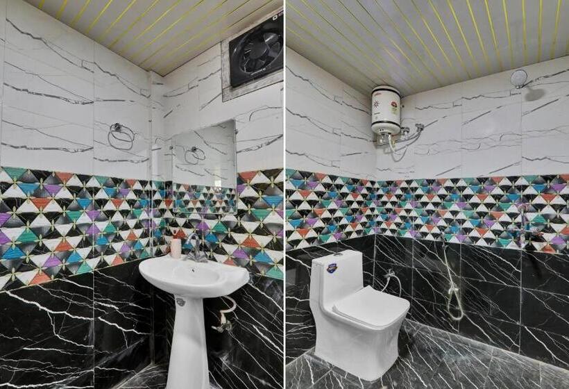 בית מלון כפרי Oyo Flagship 81077 Madhuraj Banquet And Lawn