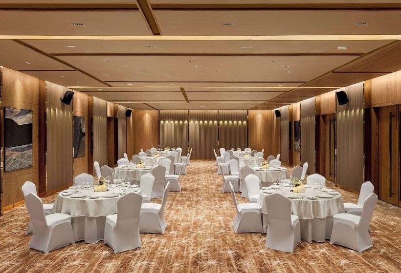 ホテル Ramada Encore By Wyndham Indore Nipania