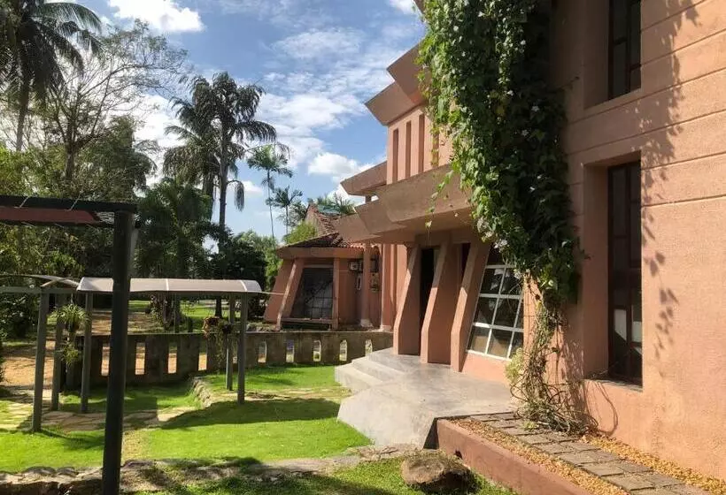 ペンション The Twin Grand Apartments And Guest House