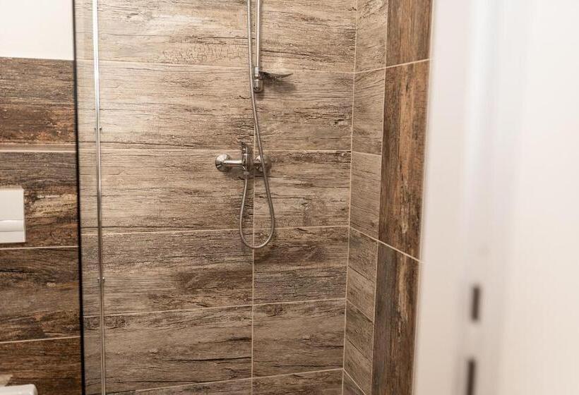 Пансион Objekt Tulipán